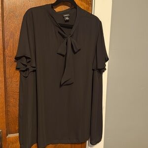 Flutter sleeve black tie shirt
